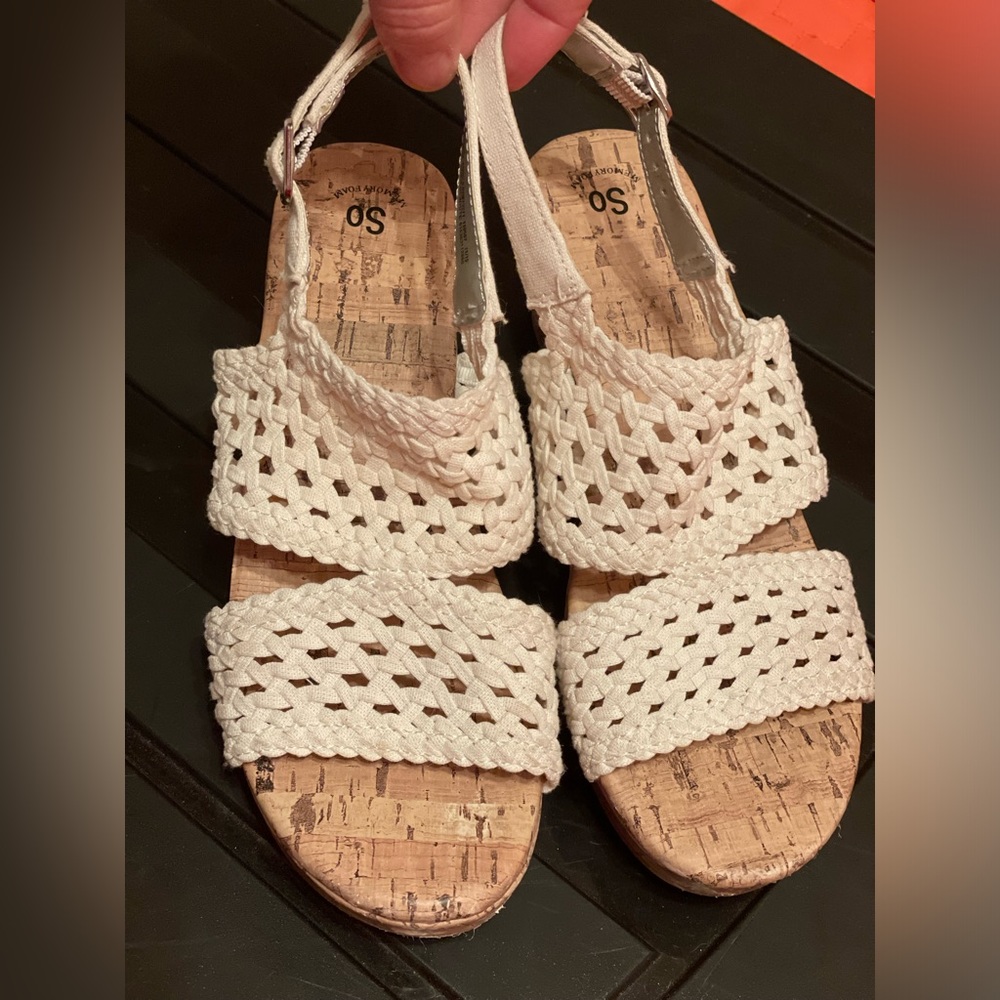 Girls Youth Size 5 Cream Crochet Sandals
